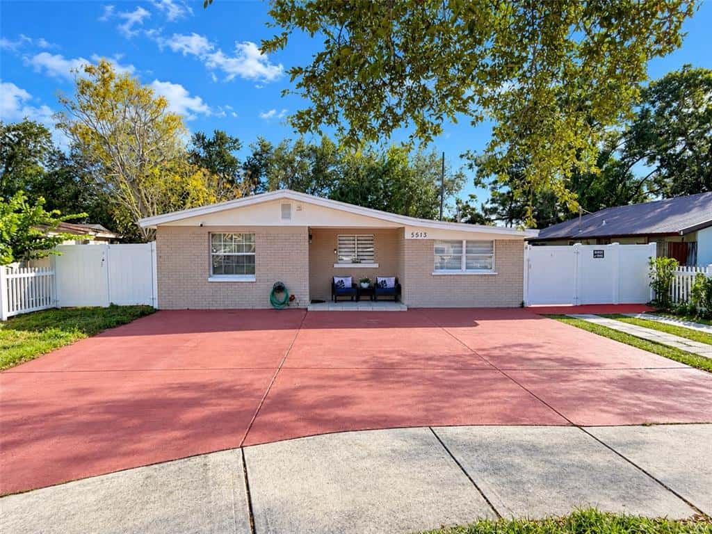 Single Family Residence in TAMPA