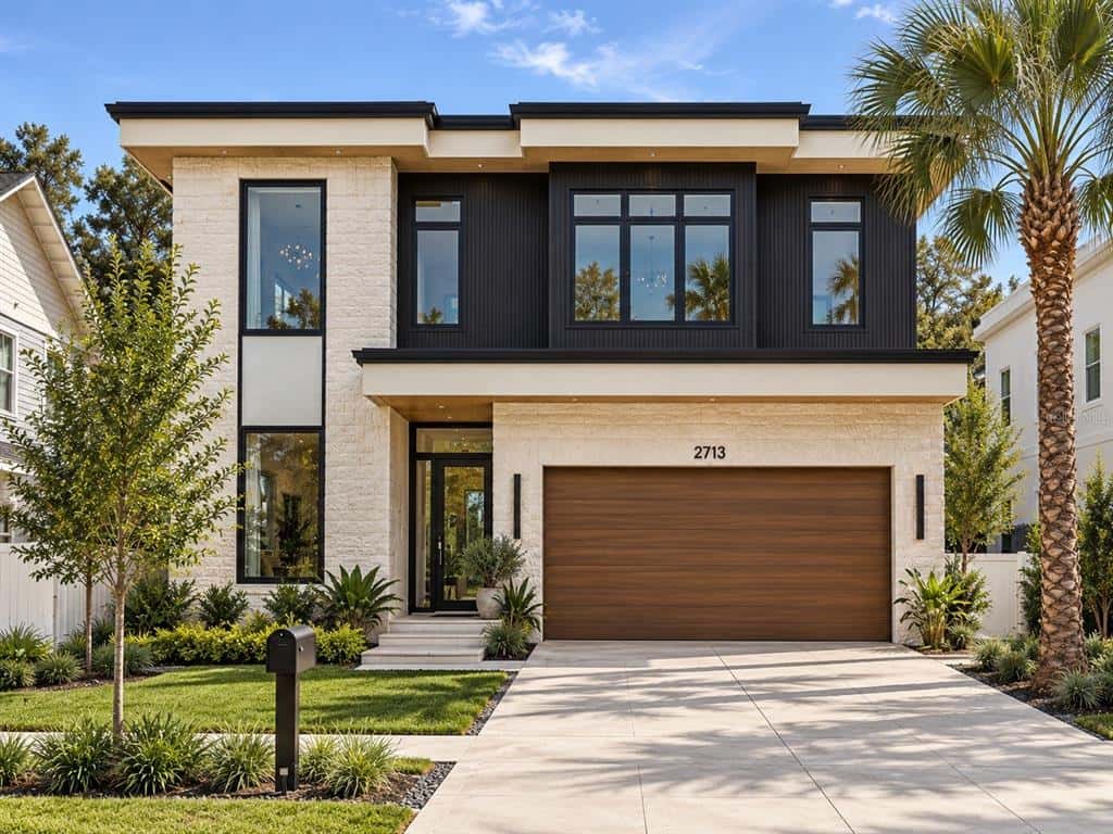 Single Family Residence in TAMPA