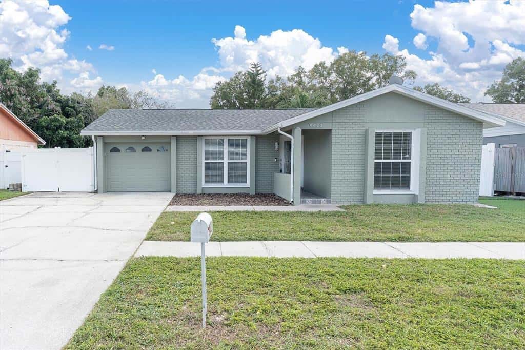 Single Family Residence in TAMPA
