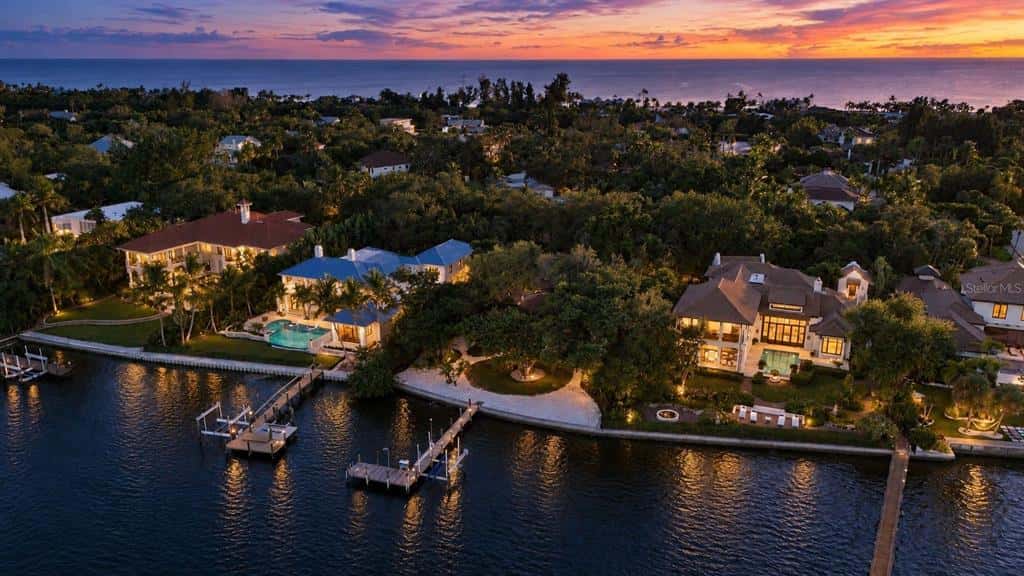 Single Family Residence in SARASOTA