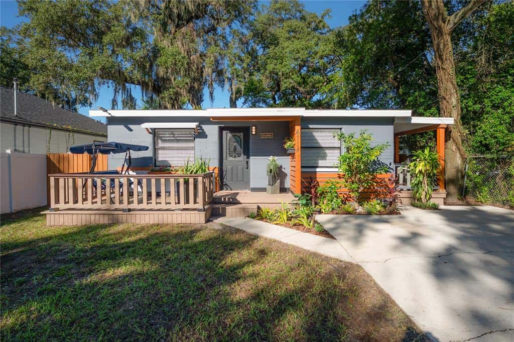 Single Family Residence in TAMPA