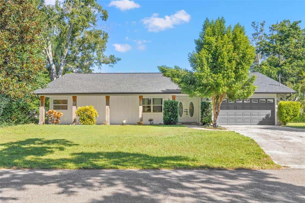 Single Family Residence in TAMPA