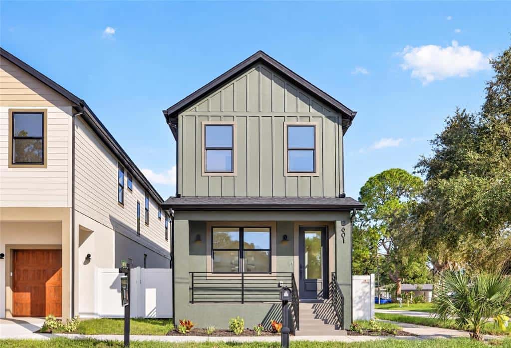 Single Family Residence in TAMPA