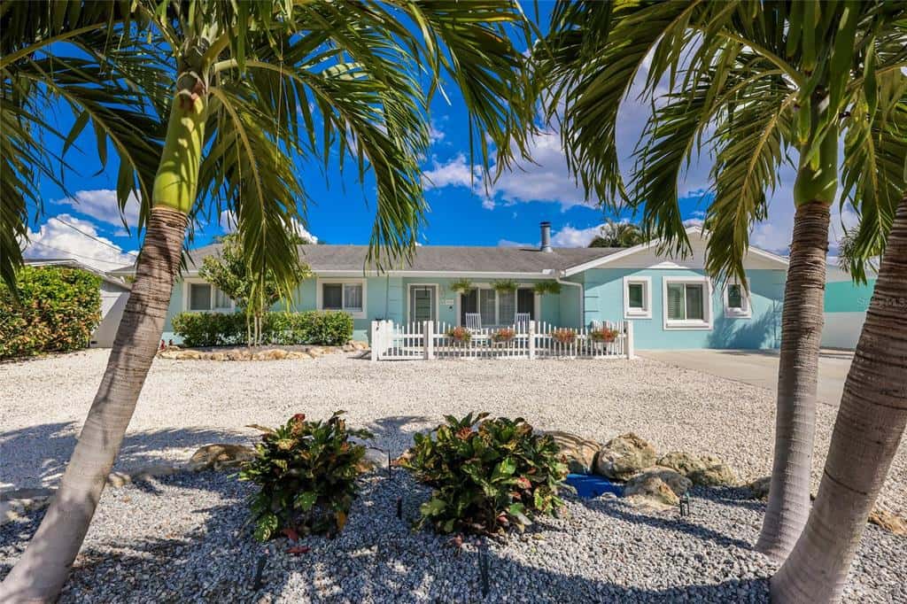 Single Family Residence in PALMETTO
