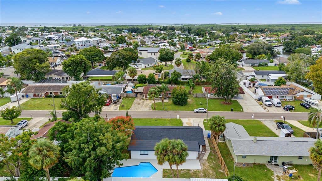 Single Family Residence in TAMPA