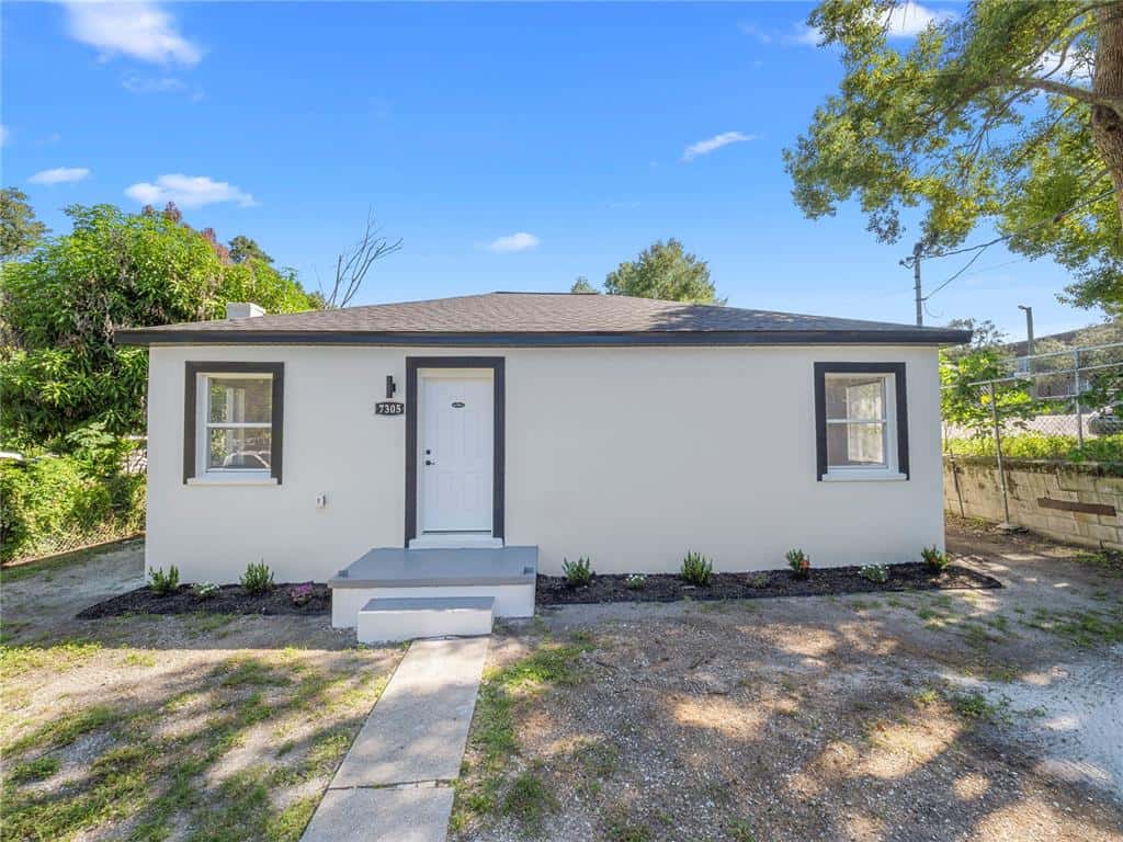 Single Family Residence in TAMPA