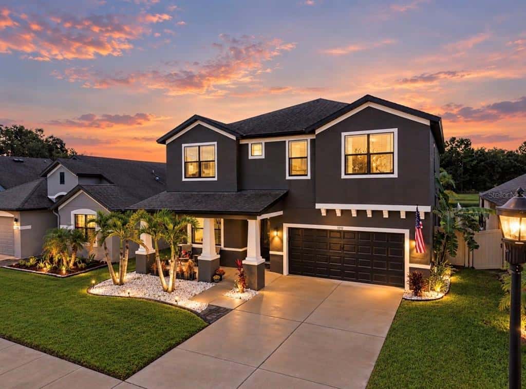 Single Family Residence in RIVERVIEW