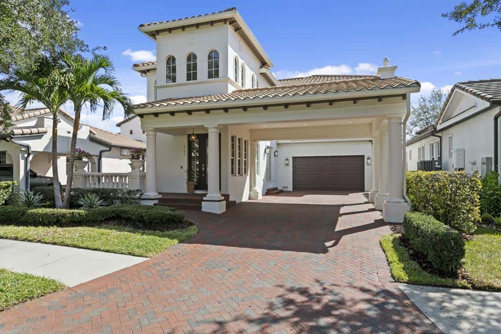 Single Family Residence in TAMPA
