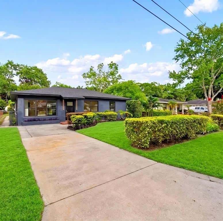 Single Family Residence in TAMPA
