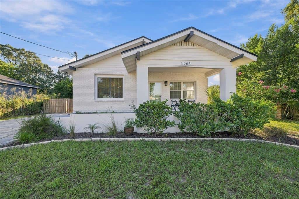 Single Family Residence in TAMPA