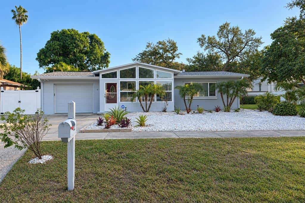 Single Family Residence in GULFPORT