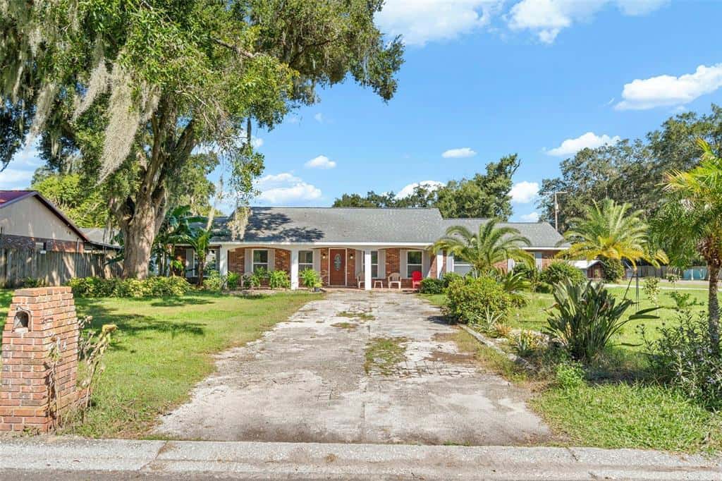 Single Family Residence in SEFFNER