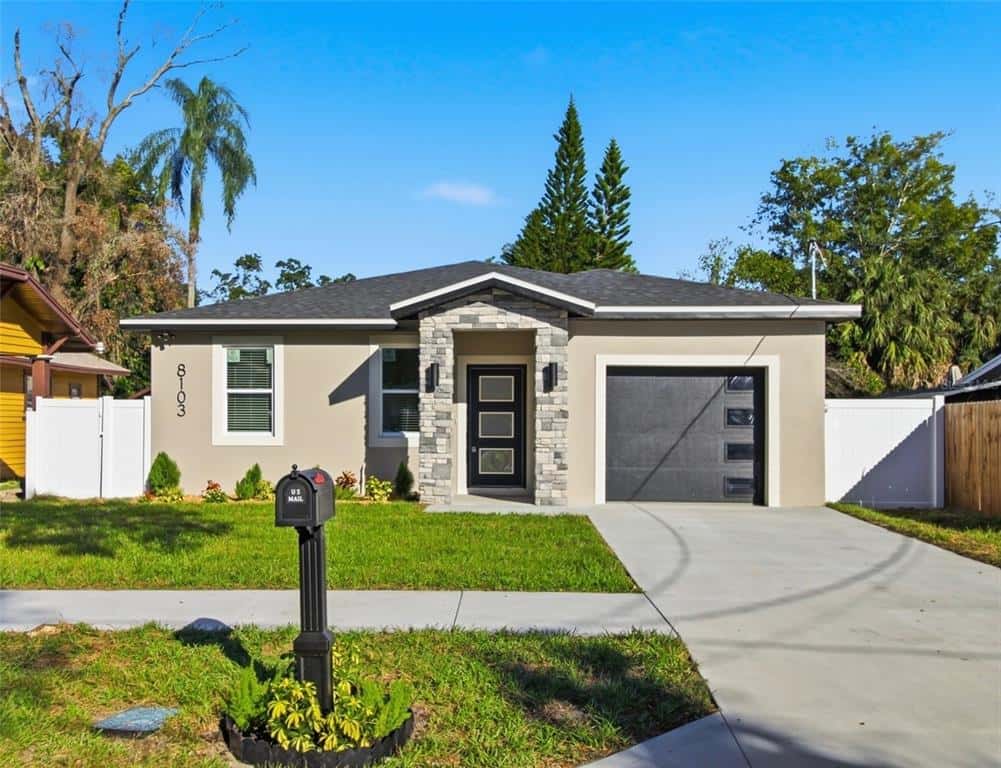 Single Family Residence in TAMPA