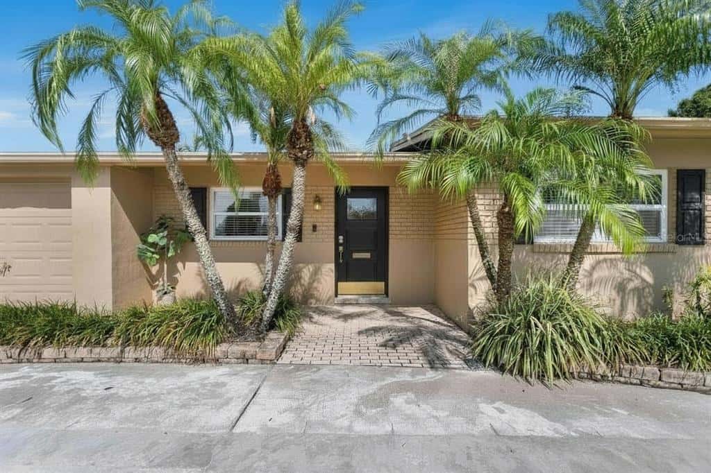 Single Family Residence in TAMPA