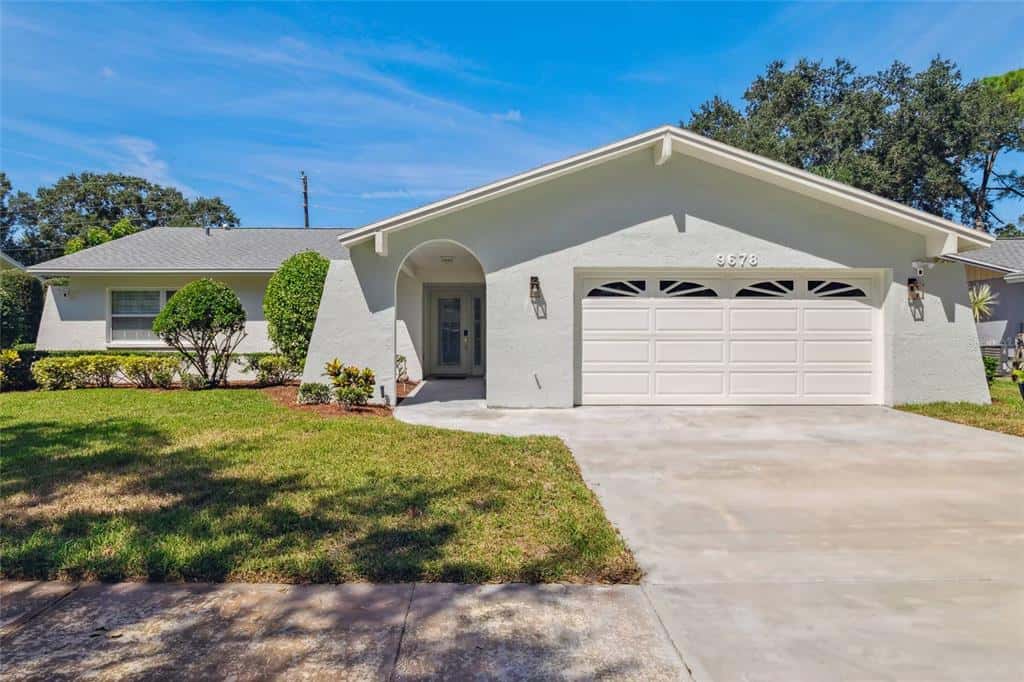 Single Family Residence in SEMINOLE