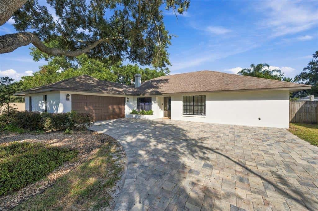 Single Family Residence in TAMPA
