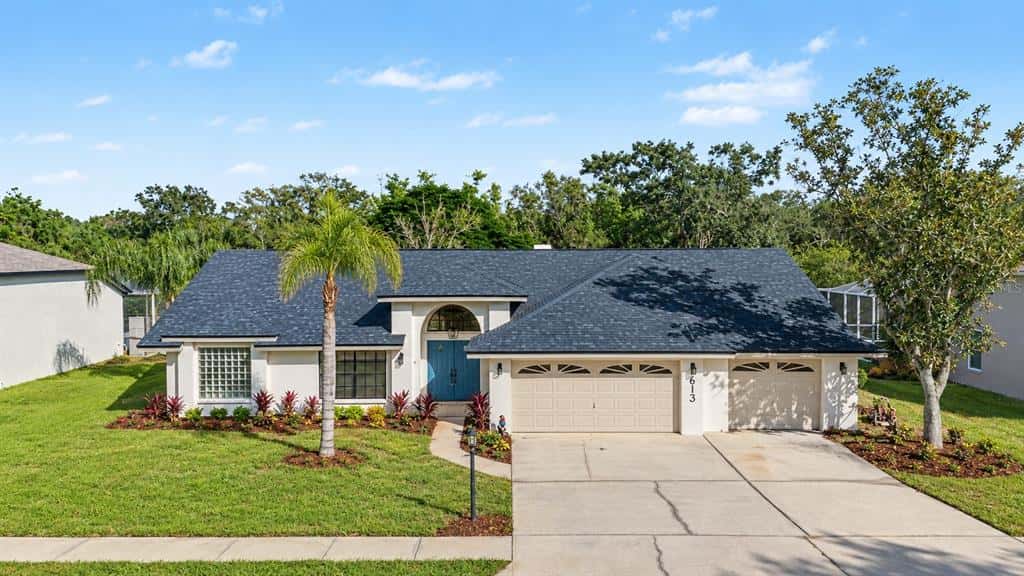 Single Family Residence in PALM HARBOR
