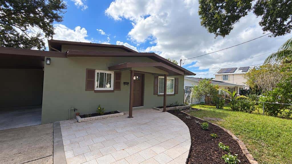 Single Family Residence in TAMPA
