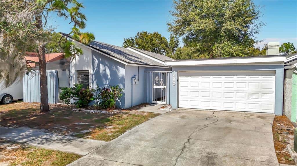 Single Family Residence in TAMPA