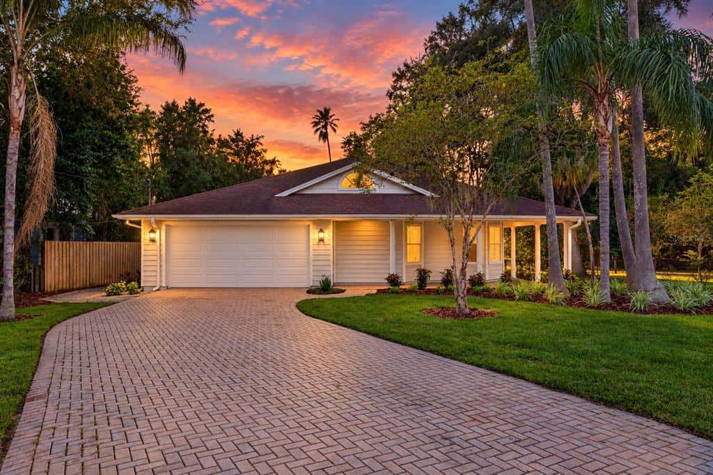 Single Family Residence in TAMPA