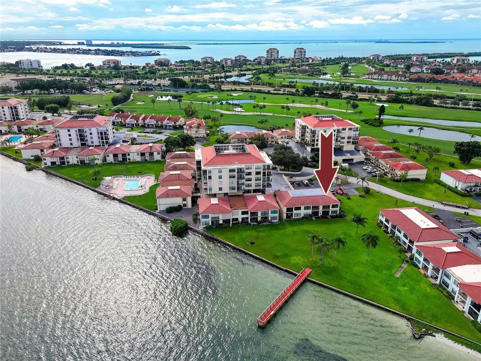 Condominium in ST PETERSBURG