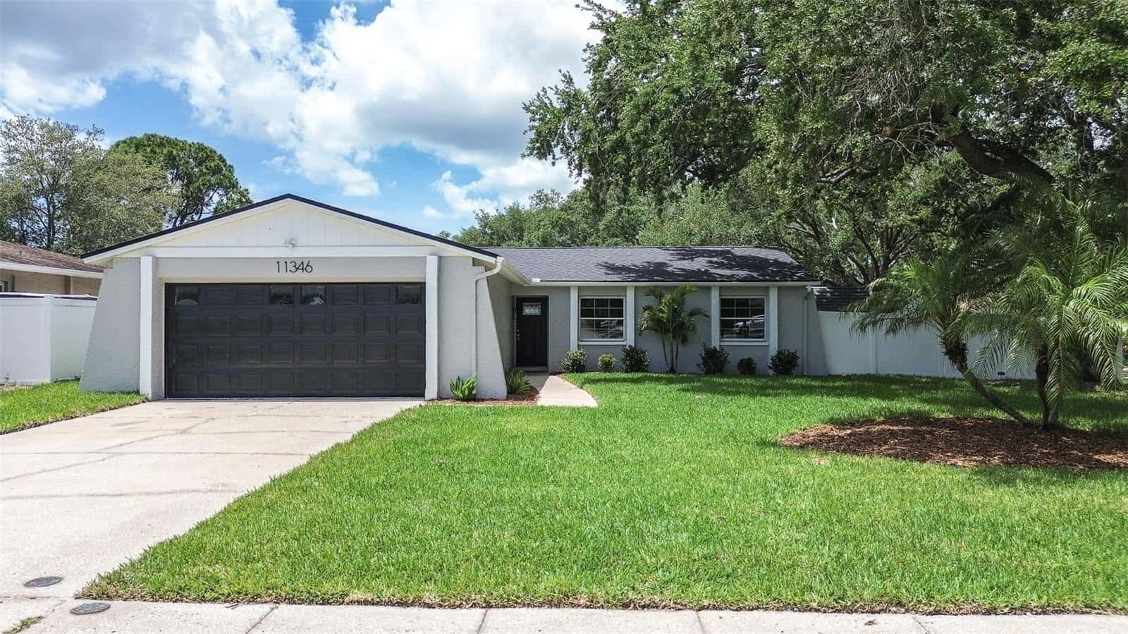 Single Family Residence in PINELLAS PARK