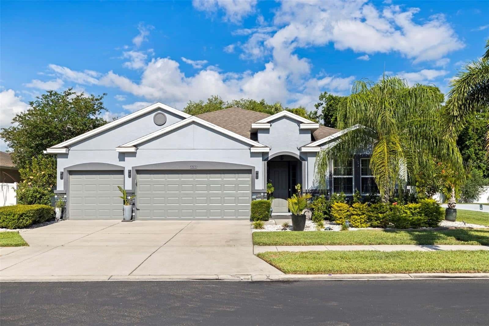 Single Family Residence in PINELLAS PARK
