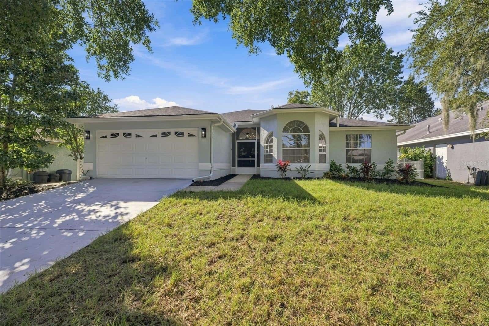 Single Family Residence in TARPON SPRINGS