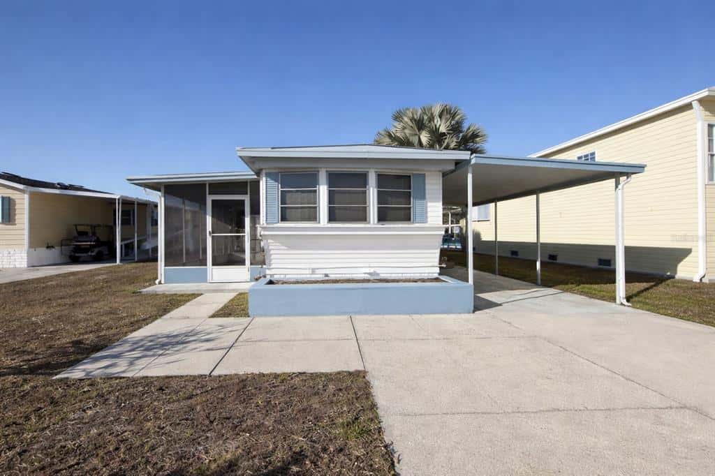 Mobile Home in APOLLO BEACH