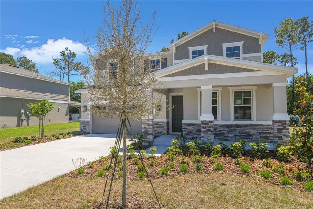 Single Family Residence in MOUNT DORA