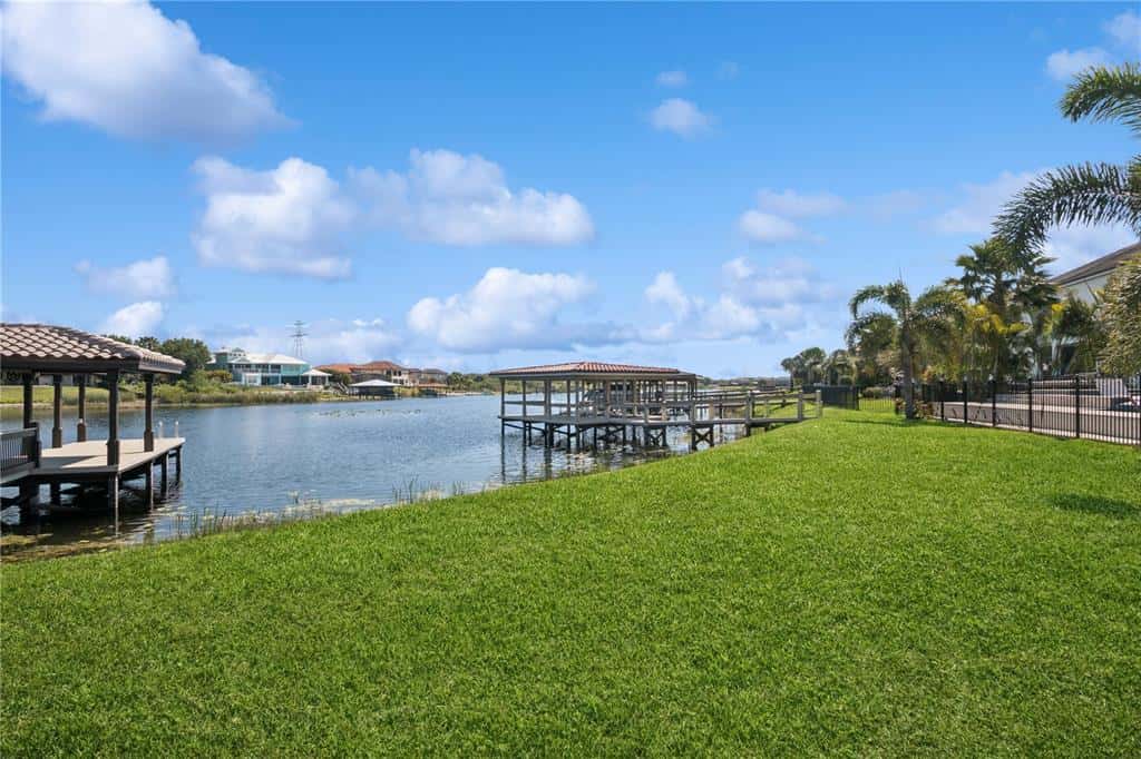 Single Family Residence in WINTER GARDEN