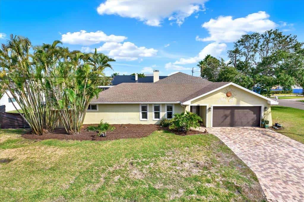 Single Family Residence in TREASURE ISLAND