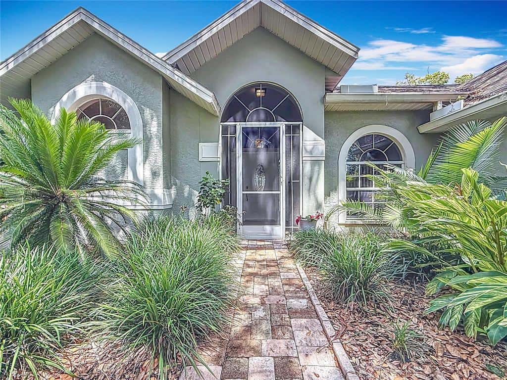 Single Family Residence in PALM HARBOR