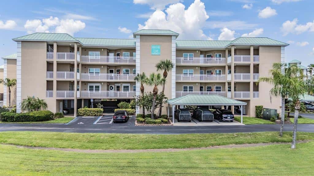 Condominium in MADEIRA BEACH