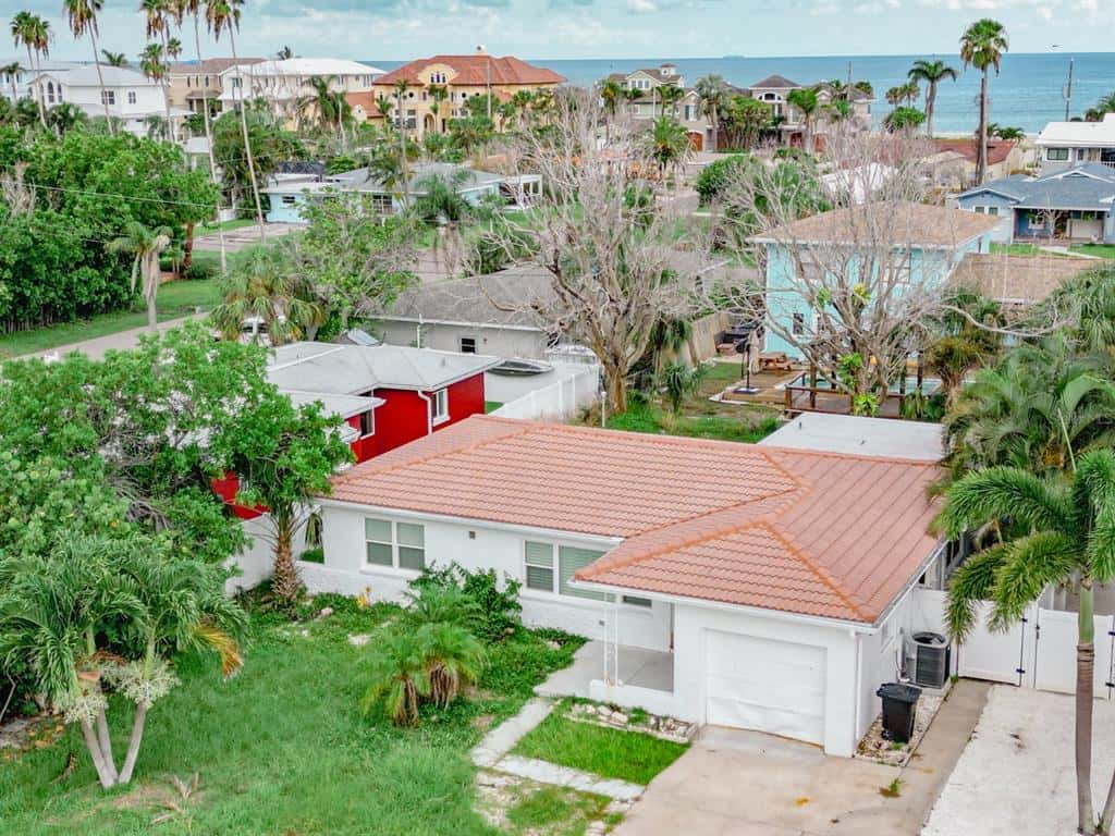 Single Family Residence in REDINGTON BEACH