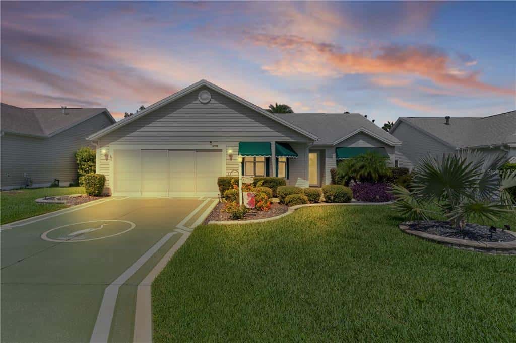 Single Family Residence in THE VILLAGES