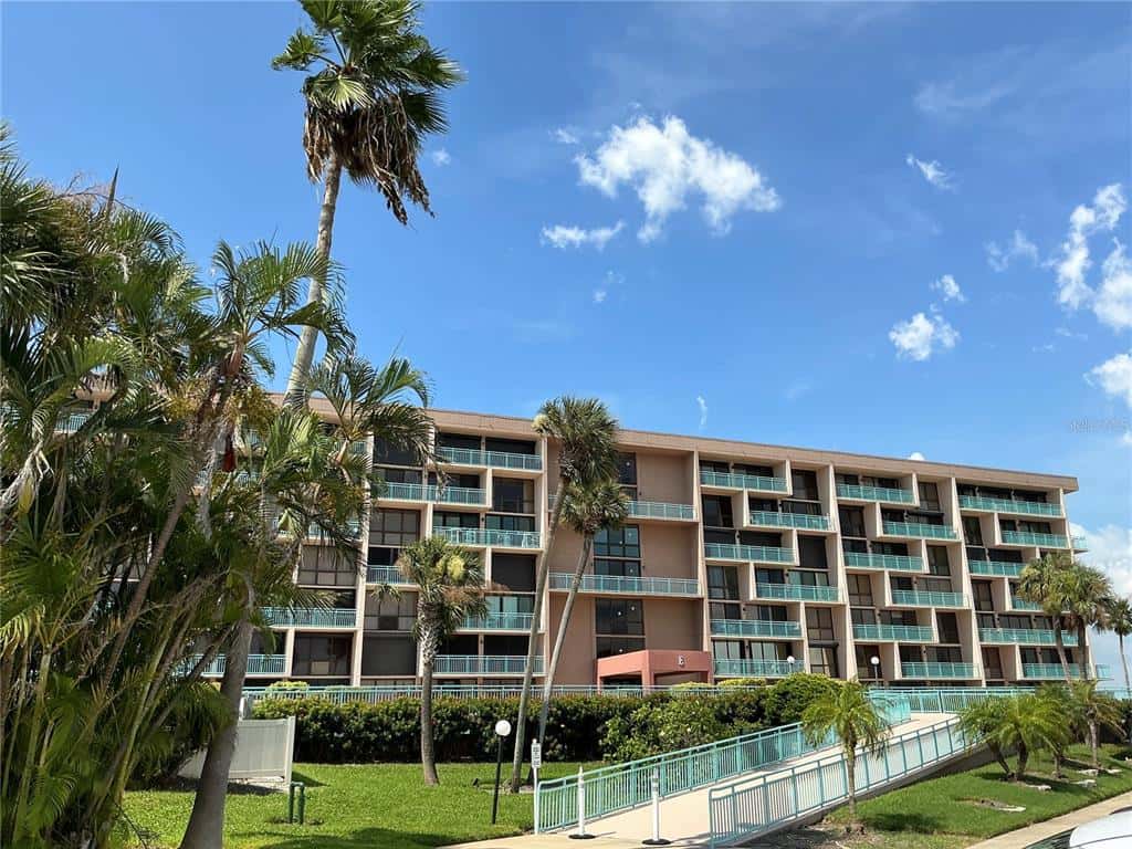 Condominium in TREASURE ISLAND