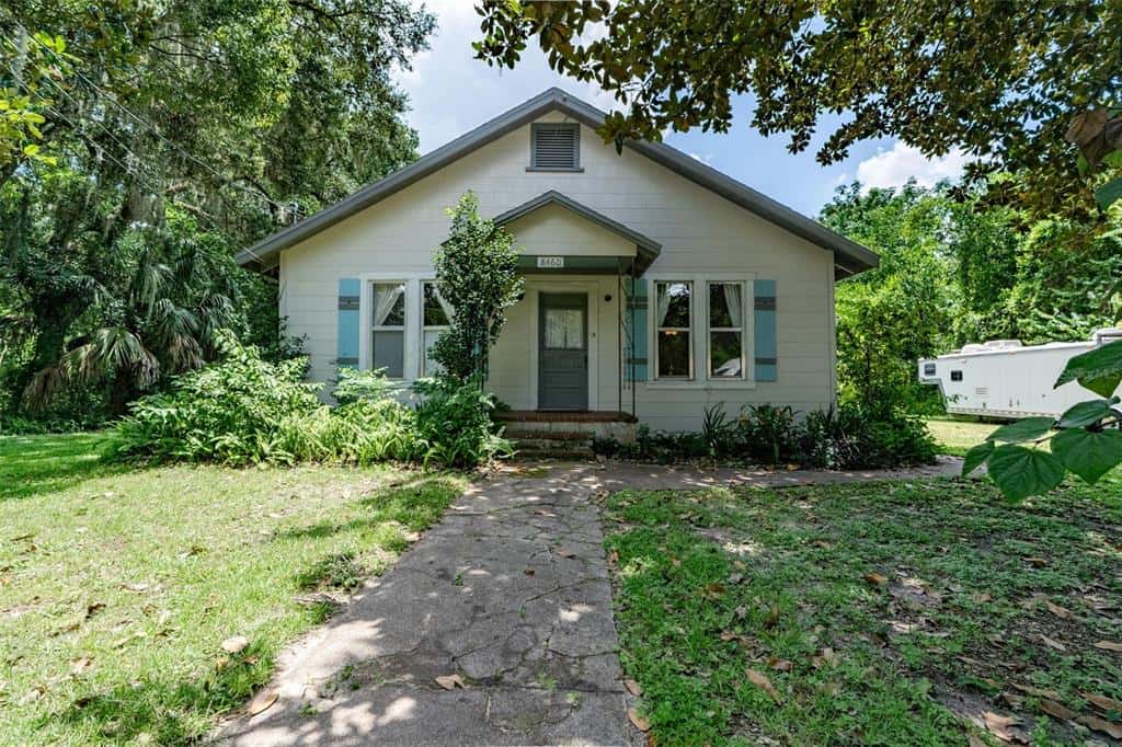 Single Family Residence in FLORAL CITY