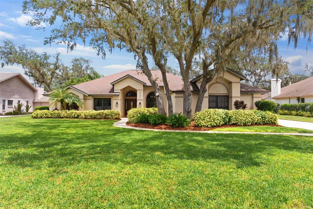 Single Family Residence in PLANT CITY