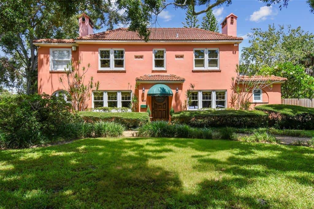 Single Family Residence in ST PETERSBURG