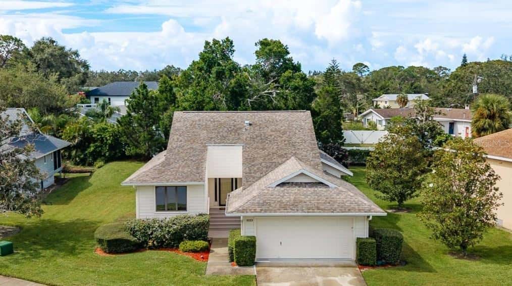 Single Family Residence in TARPON SPRINGS