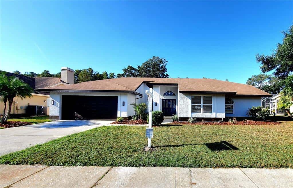 Single Family Residence in TARPON SPRINGS