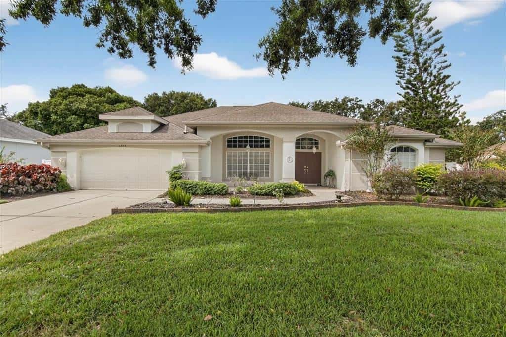 Single Family Residence in PLANT CITY