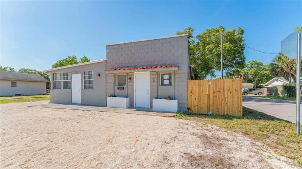 1/2 Duplex in ST PETERSBURG