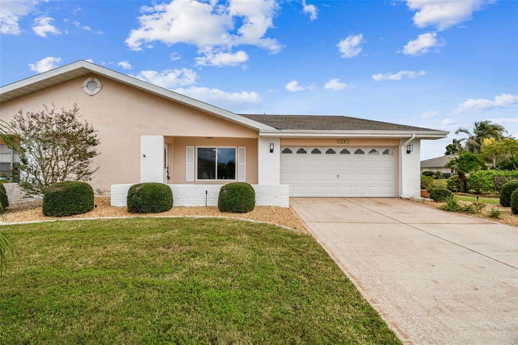 Single Family Residence in SUN CITY CENTER
