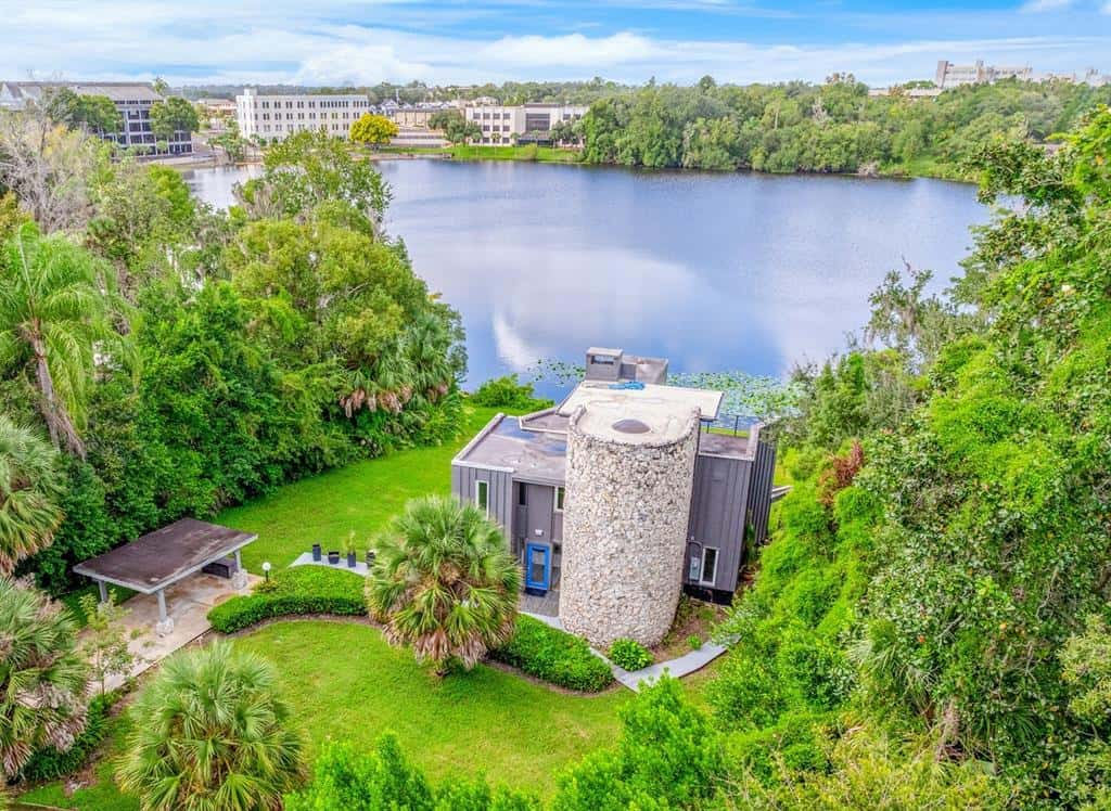 Single Family Residence in ALTAMONTE SPRINGS