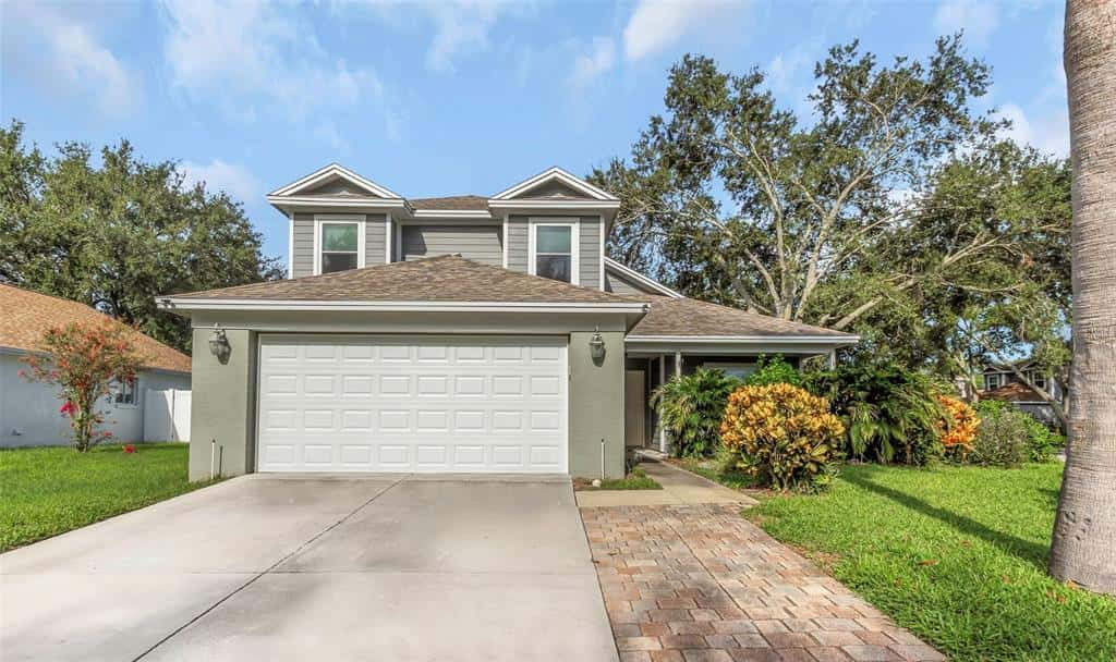 Single Family Residence in PALM HARBOR