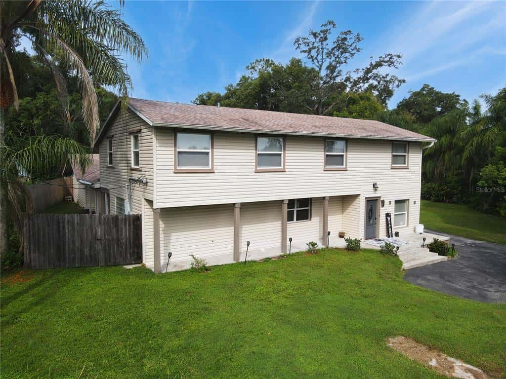 Single Family Residence in ALTAMONTE SPRINGS