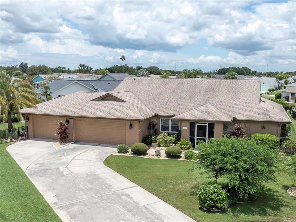 Single Family Residence in SUN CITY CENTER