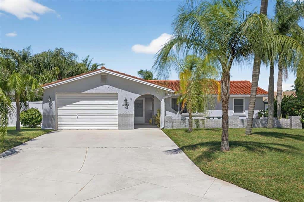 Single Family Residence in NEW PORT RICHEY